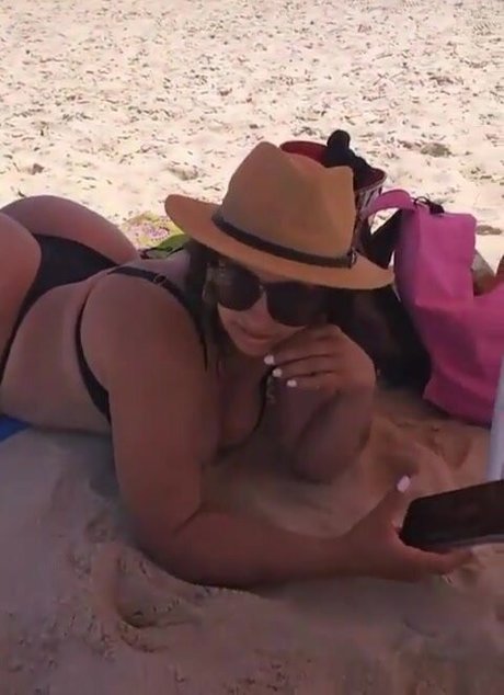 Aline Barreto model adult images