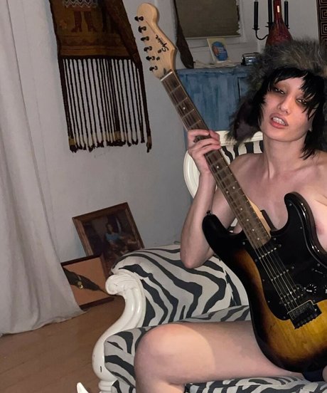 amargo deleite adult model picture