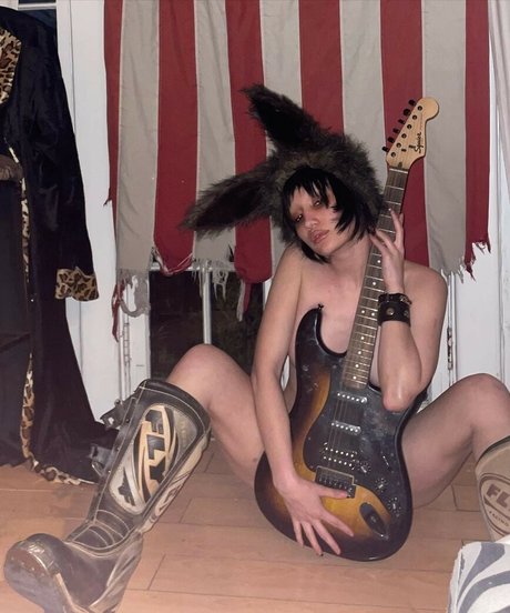 amargo deleite erotic model image