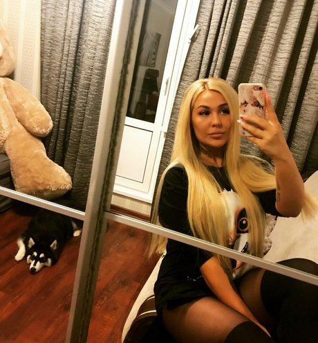 Marina Burnashova hot actress img