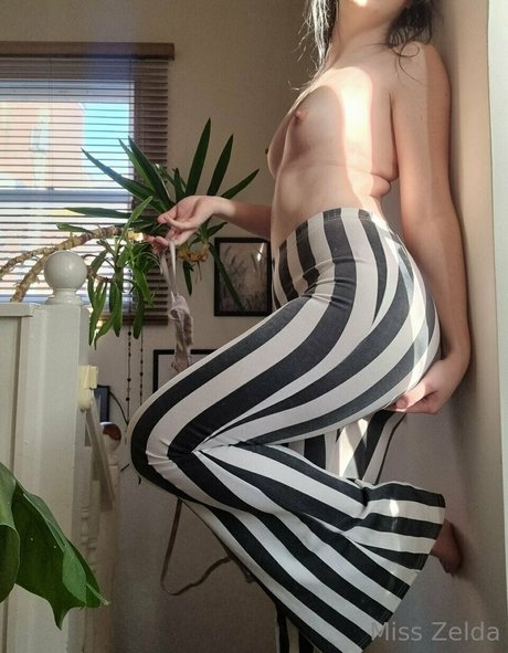 Miss Zelda top model pics