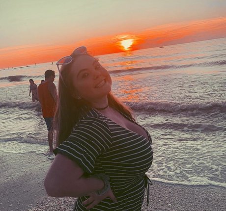 Amberly pretty model pics