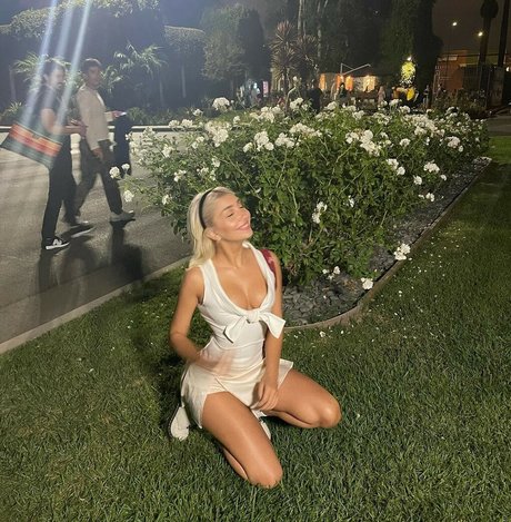 Jennessa Rose top model picture