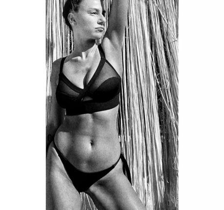 Burcu Bakdur erotic model img