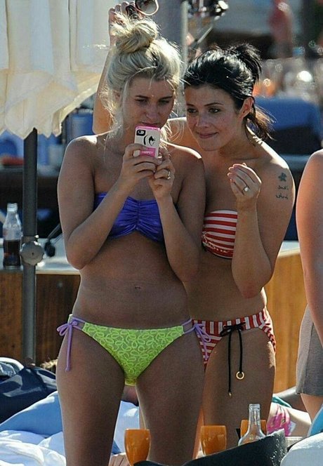 Emmerdale s Charley Webb art model pic