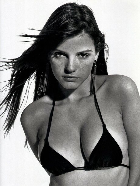 Jeisa Chiminazzo art model gallery