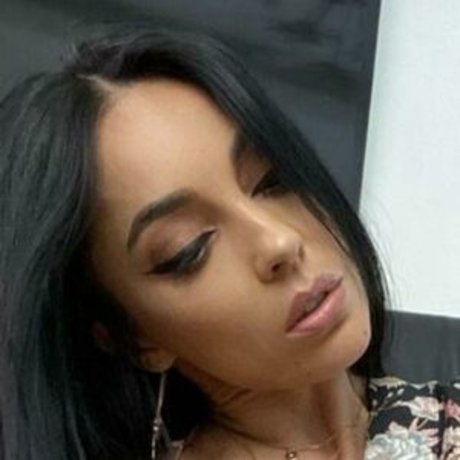 Bustyan best model photo