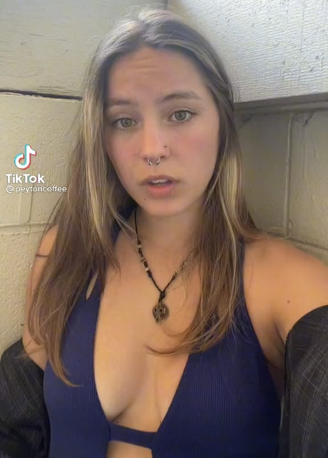 Peyton Coffee beautiful model img