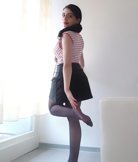 Ana Allabout naked model img