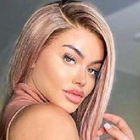 Emily Regina porn model photo