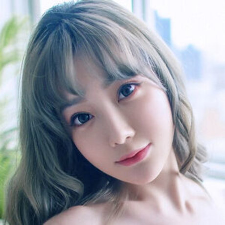 rikana cos adult model img