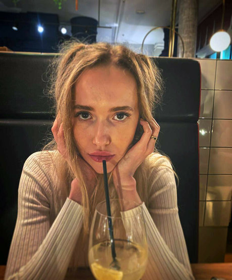 Lolly Bella_ pornstar pretty images