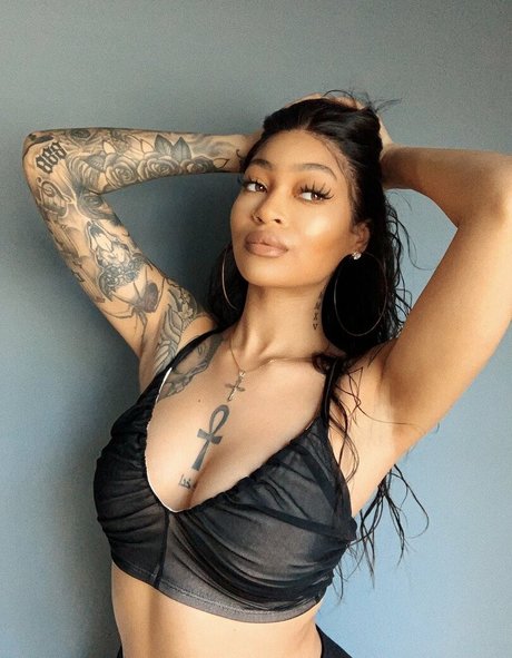 Evoni porn star photo