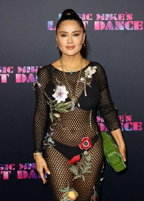 Selma Hayek sexy star photo