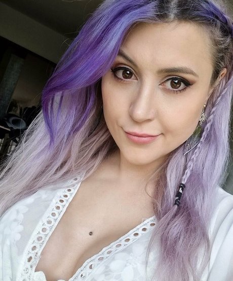 Mowkyfox sex star img