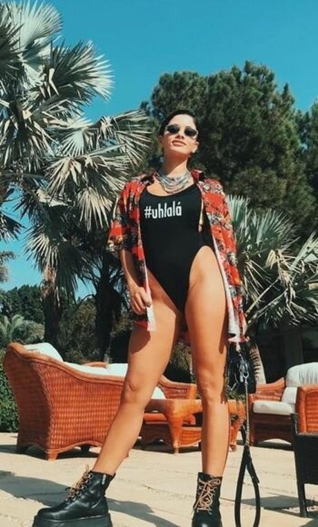 Cyn Thia Kha Lifeh adult model images