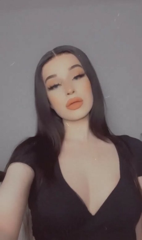 Lu Aaliyah model art galleries