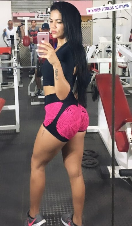 Leilinha Fitness star pretty pic