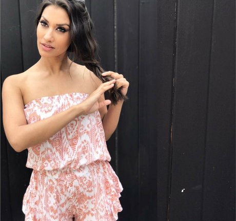 Janina Gavankar pornstar sexy pic