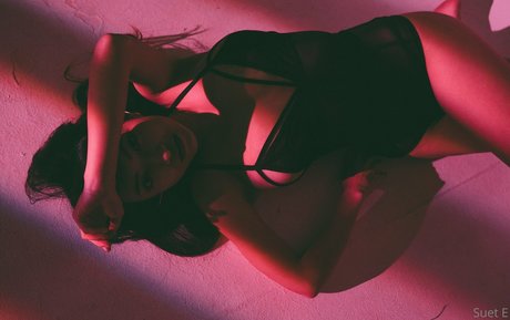 suet e high quality model pic