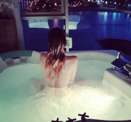 Iamcristinini pornstar sexy gallery