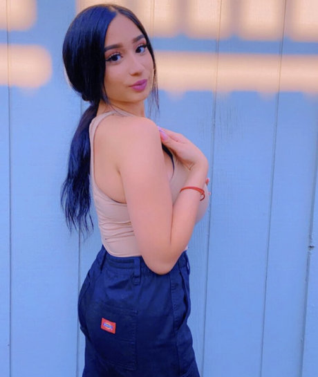 bitamartinezz model adult image