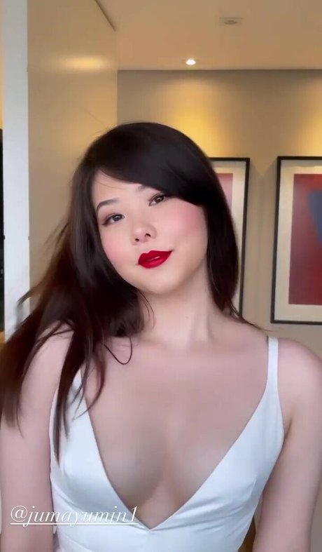 Julia Nakamura naked model picture