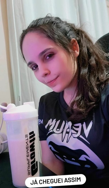 Laysa Meroto naked model pics