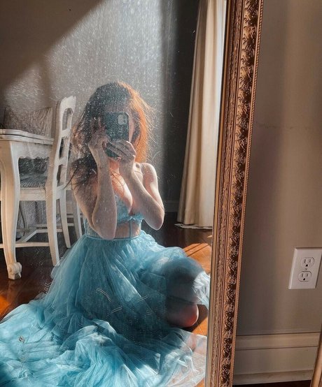 White Cat Whispers ASMR exclusive star photo