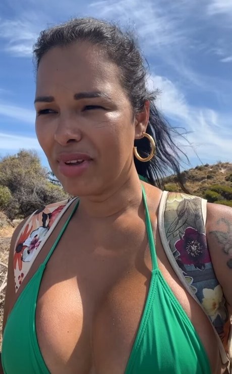 Ariadna Arantes sexy actress galleries