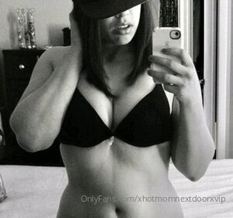 Milf Next Door art model picture