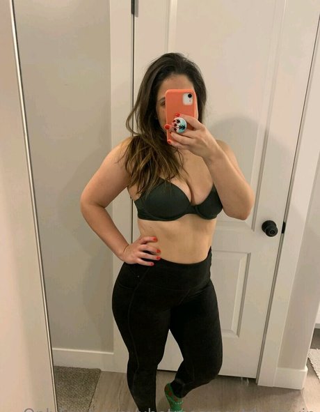 Milf Next Door naked model pics