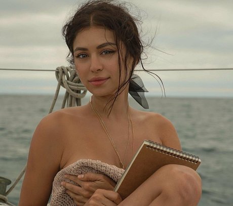 Miratwitch sex model image