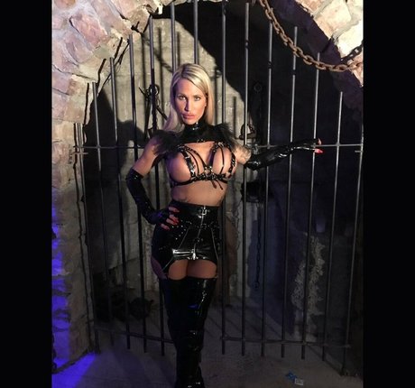 Calea Toxic naked actress photo