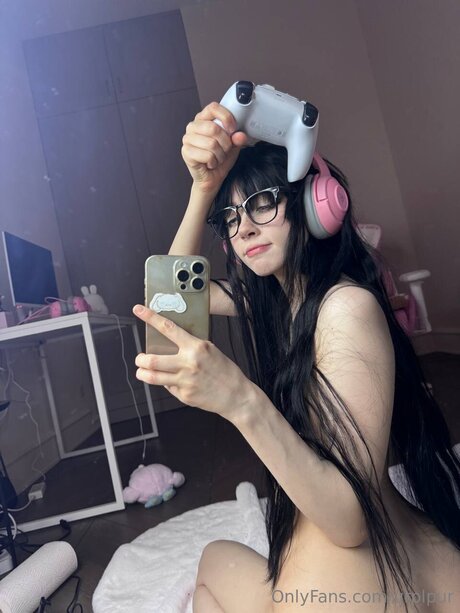 urplpur model adult pics