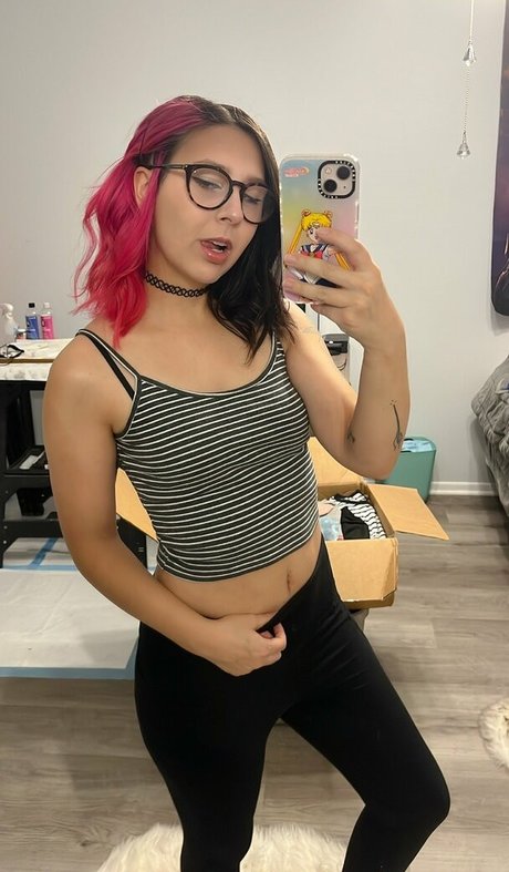 EmilyUwo ASMR exclusive model galleries