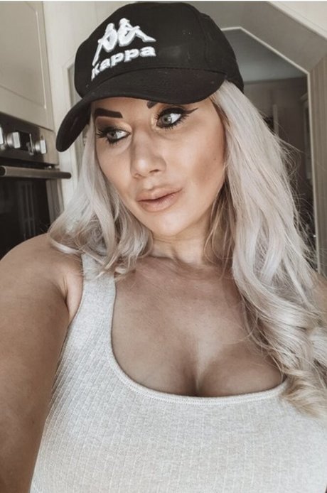 Gail Scott adult model pic