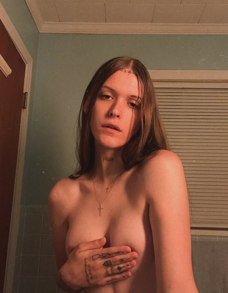 Ethel Cain perfect pornstar img