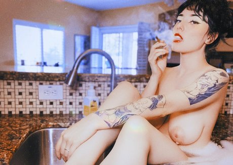 Lauren Van Lom model adult photo