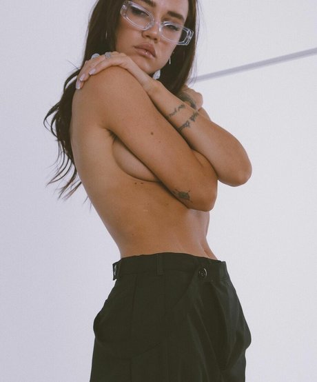 Madeleyn Kurg sexy model photos