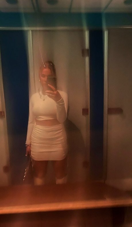 dumps star naked images