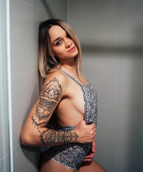 Nikola Sarsova star nudes image