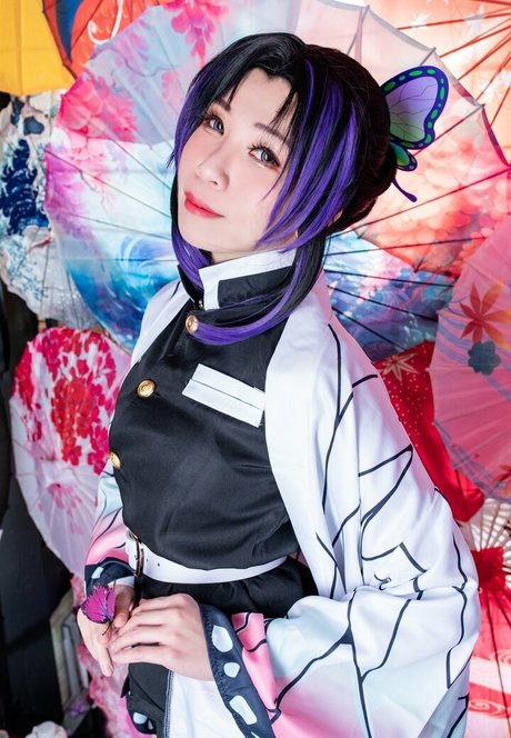 Akicoser naked actress photos