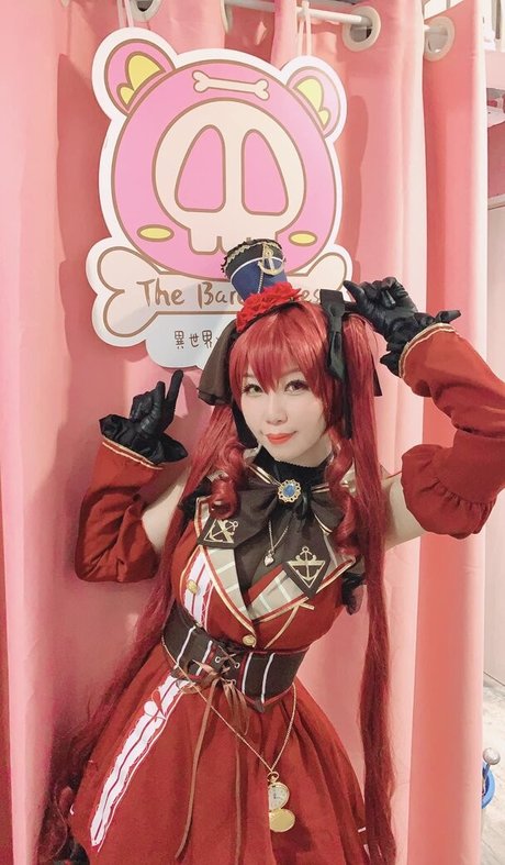 Akicoser sexy actress pic