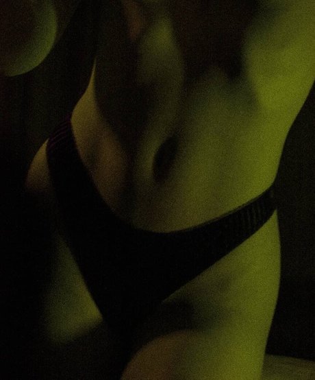 _naissance sexy model image