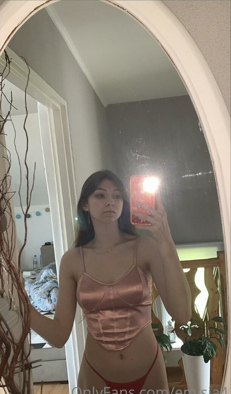 Emisia4 pretty actress pics