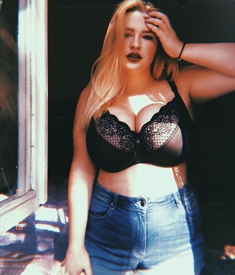 Julia Chegodar model art pics