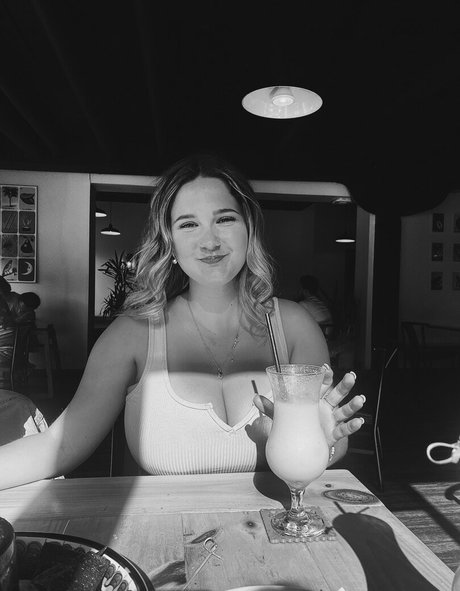 Paige F exclusive star pic