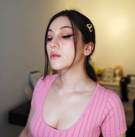 MaiLinh model art pic