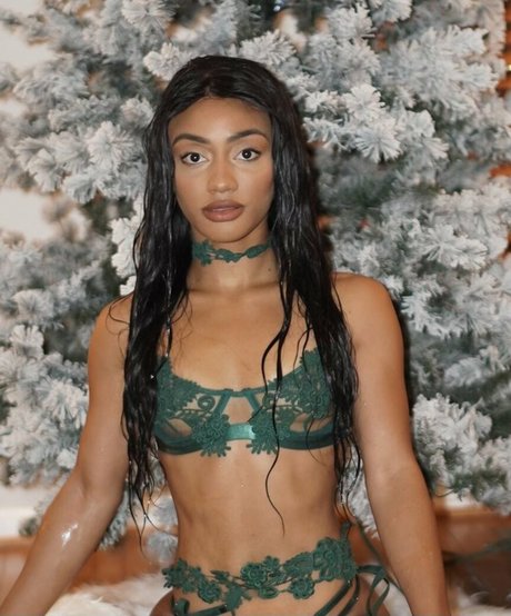 taylorchamp star nudes picture